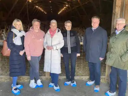 Fordern eine bessere Entsch&auml;digung f&uuml;r G&auml;nsehalter im Seuchenfall (von links): Rechtsanw&auml;ltin Christina He&szlig;ler, Iris Tapphorn, Silvia Breher, Dr. Ursula Gerdes, Tobias Gerdesmeyer und Friedrich-Otto Ripke