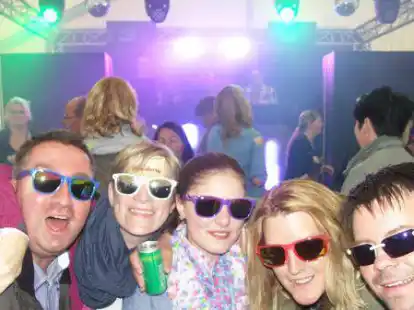 Ausgelassene Partystimmung am legend&auml;ren Pferdemarkt-Montag in Ovelg&ouml;nne