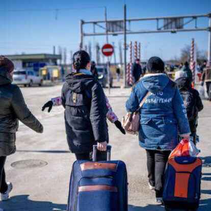 Die Menschen fl&uuml;chten aus der Ukraine. Viele zieht es weiter nach Deutschland, um Schutz zu finden &ndash; so kommen sie auch in den Landkreis Leer.