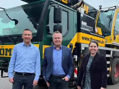 H&uuml;ffermann &uuml;bernimmt die Th&ouml;men-Gruppe: Daniel Janssen (Mitte) bildet dort die Gesch&auml;ftsf&uuml;hrung gemeinsam mit Lars Th&ouml;men und Stephanie Th&ouml;men-Steinfeld.