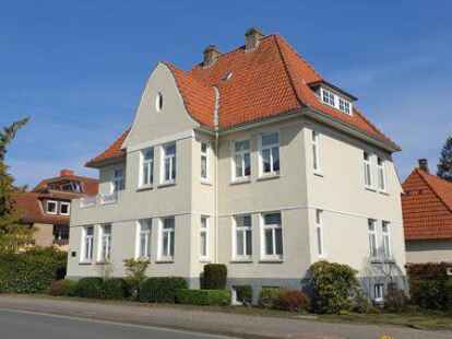 Sie liegt neben dem ehemaligen Bahnhof an der Westersteder Bahnhofstra&szlig;e: die ehemalige Villa Ziese, die die Ammerl&auml;nder Versicherung erworben hat.