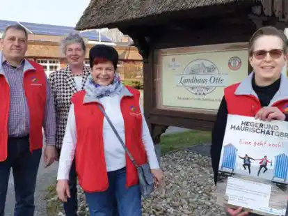 Freuen sich auf den Auftritt des Duos Heger & Maurischat am 28. April im Landhaus Otte in Sage-Haast: die Gro&szlig;enkneter G&auml;stef&uuml;hrer (von links) Heiner Reineberg, Dorothee Ottermann, Christa Th&ouml;le und Gunda Kuhlmann.
