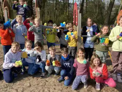 Die Sch&uuml;ler der Grundschule Wechloy wollen f&uuml;r die Ukraine Gebasteltes verkaufen.