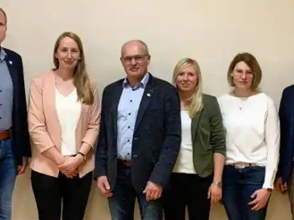 Der Vorstand (v.l.): 2. Vorsitzender Daniel Loots, 3. Vorsitzende Ann-Christin Budde, Vorsitzender Wilfried Meemken, Schriftf&uuml;hrerin Sonja Stammermann, Kassenwartin Janina Eilers und Jugendobmann Stefan Stammermann