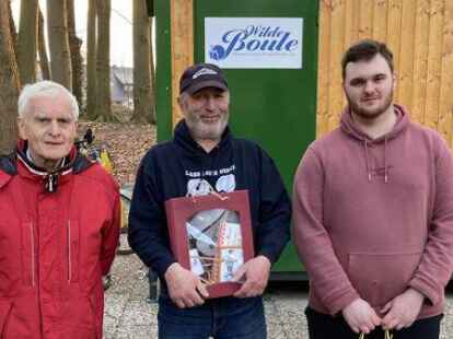 Saisonstart auf dem Bouleplatz: Beim ersten vereinsinternen Turnier landeten (von links) Georg Reimers, Robert Orlandini und Noah Meyer auf den vorderen Pl&auml;tzen.