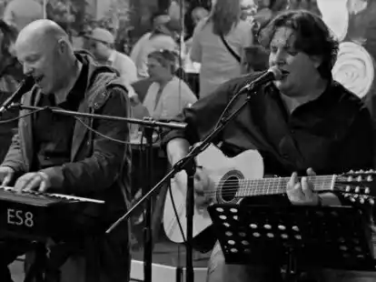 Matthias Monka (links) und Olli Kronhardt spielen im Haus M&uuml;ller.