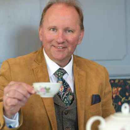 &bdquo;Prost Tee&ldquo;, sagt Reiner Brinkmann, Chef bei Germania Schifffahrt.