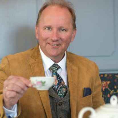 &bdquo;Proost Tee&ldquo;, seggt Reiner Brinkmann, Baas van&rsquo;t Germania Schifffahrt.