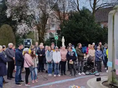 Rund 150 Teilnehmer beteiligten sich am Friedensgebet in Lindern.