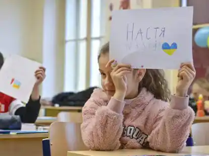 Ukrainische Kinder kommen in die Klasse: Die Schulen im Ammerland bereiten sich darauf vor, ihnen den Start zu erleichtern.