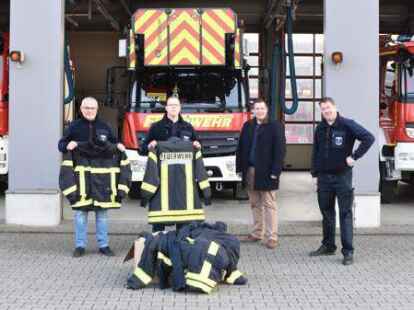 Ausr&uuml;stung f&uuml;r Kameraden in der Ukraine: Die Feuerwehr Norden hat nicht mehr ben&ouml;tigte Kleidungsgegenst&auml;nde an ukrainische Feuerwehren gespendet.