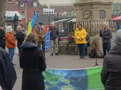 Rund 100 Teilnehmer waren bei der Mahnwache dabei.