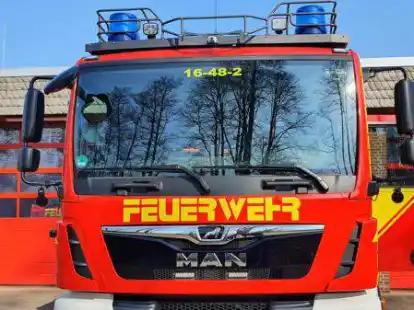Zu einem Fl&auml;chenbrand wurden in der Nacht zum Mittwoch alle drei Freiwilligen Feuerwehren aus der Gemeinde Hude gerufen.