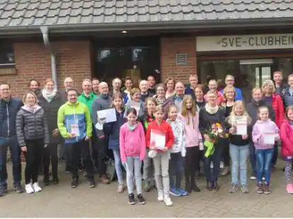 Die erfolgreichen Sportler des SV Eintracht Wiefelstede: Zahlreiche Sportabzeichen konnten jetzt verliehen werden.