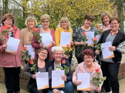 Die Absolventinnen des Zertifikatskurses zur Betreuungshelferin mit Dozentin Reinhilde Bauken-Wittstruck (rechts)