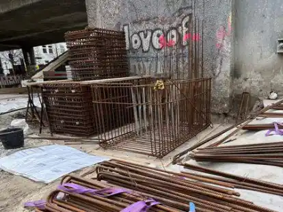 Oldenburgs vielleicht &auml;ltestes Graffito an der Eisenbahnbr&uuml;cke am Pferdemarkt wird k&uuml;nftig durch Stahlbetontr&auml;ger verdeckt und nur noch zu erahnen sein.