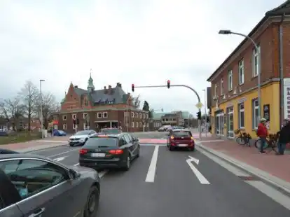 Diese Kreuzung zum Auricher Verwaltungsbezirk von Stadt und Kreis ist nach einem Umbau in der Kritik.