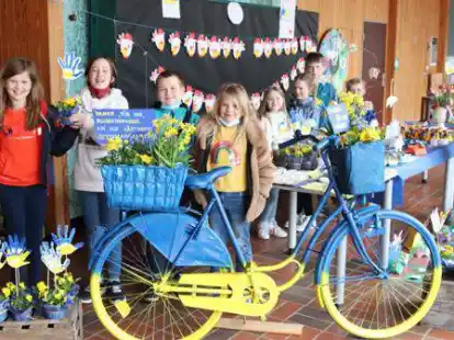 Die Sch&uuml;lerinnen und Sch&uuml;ler der Gerbertschule Altenoythe haben gebastelt und verkaufen ihre Erzeugnisse f&uuml;r eine Spende zugunsten der Ukraine-Hilfe.