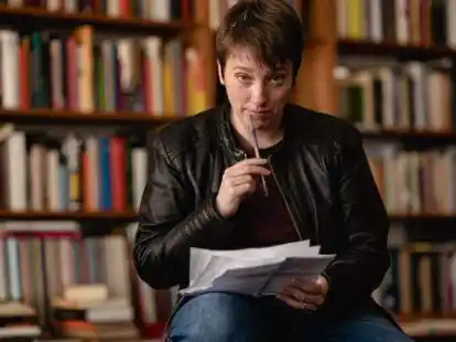 Tritt bei der Benefiz-Show zu Gunsten von &bdquo;Oldenburg hilft der Ukraine&ldquo; auf: die Oldenburger Poetry-Slammerin und Kabarettistin Annika Blake.