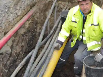 Hobbyarch&auml;ologe Klaus Steinkamp hat den ersten &ouml;ffentlichen Stadtbrunnen Cloppenburgs freigelegt.