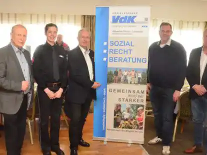 Jahreshauptversammlung des VdK Berne-Lemwerder (v. l.): Harald Sch&ouml;ne, stellvertretender B&uuml;rgermeister Lemwerder, Swantje Eisenhauer von der Braker Polizei, J&ouml;rg Bade, Vorsitzender des Ortsverbandes, Michael Gerdes, stellvertretender B&uuml;rgermeister Berne, und Kreisvorsitzender Holger Beyer.