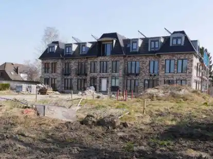 &bdquo;Schweier Schloss&ldquo; hei&szlig;t dieses pr&auml;chtige, aber noch nicht fertige Geb&auml;ude an der Lindenstra&szlig;e 10 im Volksmund. Urspr&uuml;nglich als Altenresidenz geplant, sollen hier nun Ferienwohnungen entstehen.