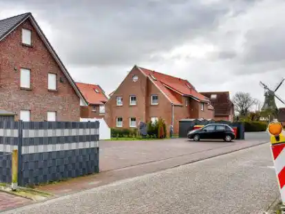 Soll keine weiteren Ferienh&auml;user erhalten: die Edzard-Cirksena-Stra&szlig;e in Greetsiel.