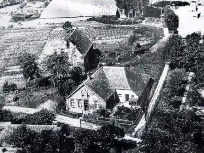 Das Johanniterkloster in Abbingwehr stand bereits 2020 im Fokus einer &auml;hnlichen Ausstellung. Jetzt kommt das Kloster in Heiselhusen nahe Campen dran.