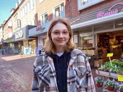 Lisa-Maria Waalkes (17), aus Emden: &bdquo;Besser ist das, hier mal etwas zu machen. Seit ich lebe, sieht das hier so aus. Das w&auml;re schon sch&ouml;n, wenn das zeitgem&auml;&szlig;er aussieht und vielleicht hier mal ein CD- und Plattenladen hinkommt, wie es die fr&uuml;her gab.&ldquo;