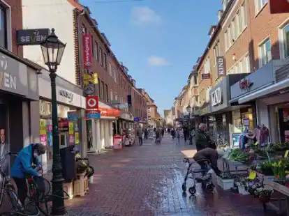 Ziemlich in die Jahre gekommen: Emdens erste Fu&szlig;g&auml;ngerzone Zwischen beiden Sielen. Bild: