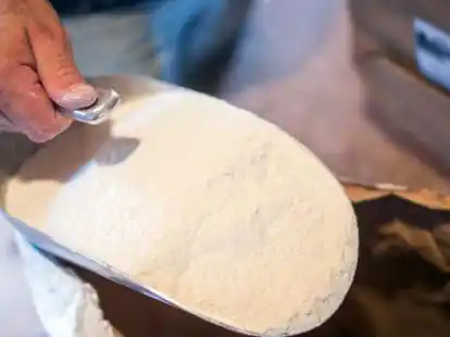 Die M&uuml;hle von Heiko Vosberg steht seit Beginn des Ukraine-Krieges kaum noch still. Inzwischen kommen viele Kunden direkt zu ihm in die M&uuml;hle um Mehl zu kaufen.