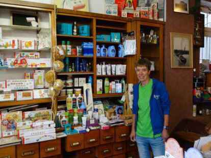 Erh&auml;ltlich sind die Ostert&uuml;ten in der historischen Drogerie Maass bei Almuth Maass (Bild) in der Osterstra&szlig;e sowie im Weltladen am Lambertshof. Bild: Archiv