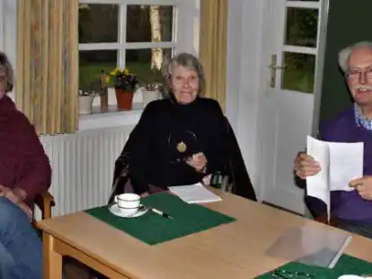 Organisieren den Gespr&auml;chskreis (von links): Gloria Jan&szlig;en, Bringfriede L&uuml;bben und Gr&uuml;nder Manfred Kahl.