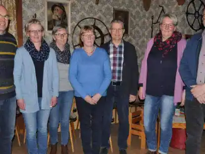 Zum Vorstand der Dorfgemeinschaft Absen geh&ouml;ren (von links) Thomas Meyer, Ute Nordhausen, Frauke Behrens, Doris Steenmann, J&uuml;rgen Wiemer, Frauke Meyer und Uwe Steenmann.