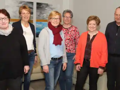 Das Vorstandsteam der Jovi-Singers aus Altenoythe freut sich auf die weiteren Aufgaben (von links): Karin Willer, Doris Bent, Elisabeth Sprock,  Nicole Penning, Bianca L&uuml;bbers und Klaus-Dieter Hildebrandt.
