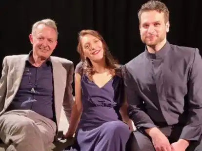 Ein grandioses Konzert boten Eric Schneider, Verena T&ouml;njes und Michael Daub in der Aula des Gymnasiums.