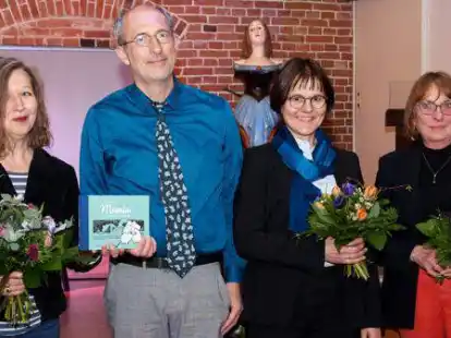 Das Buch pr&auml;sentierten (von links) Kristina Maidt-Zinke, Christian Panse, Barbara M&uuml;ller und Eleonore Gollenstede im Braker Schifffahrtsmuseum.