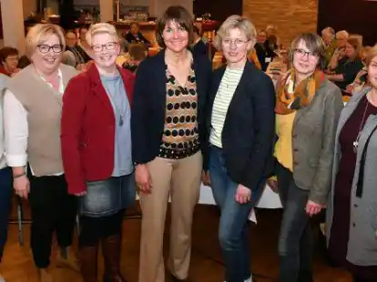 Neuer Teamvorstand bei den Kreislandfrauen (von links):  Fachberatin Margret Emke, Susanne Seeger, Karin L&uuml;schen-Strudthoff, Elke Coorssen, Heike Hohnholt, Heike Garms und Monika Rowold