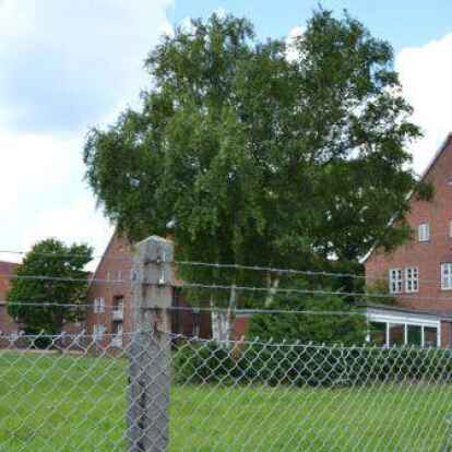 Bei einem Ortstermin wurde festgestellt, welche Geb&auml;ude f&uuml;r die Aufnahme von Fl&uuml;chtlingen in Frage kommen.