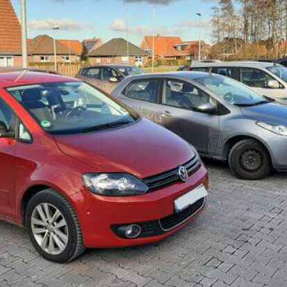 Wer wei&szlig;, warum Ostfriesen gerne so parken, dass sie schnell wieder wegfahren k&ouml;nnen?