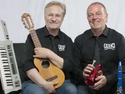 Haben viele Gr&ouml;&szlig;en der Musikszene kennengelernt und zeigen in ihren &bdquo;Rock Tales&ldquo; teils exklusives Bildmaterial: J&uuml;rgen Rau (links) und Richard Rossbach.