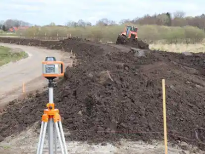 In Bar&szlig;elermoor wird der Deich zur&uuml;ckverlegt und verst&auml;rkt.