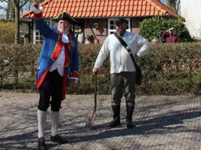 Ausrufer und Koyer k&uuml;ndigten die offizielle Er&ouml;ffnung an.