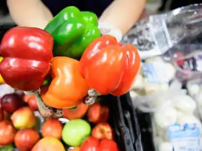 Viele bed&uuml;rftige Menschen versorgen sich bei den Tafeln.