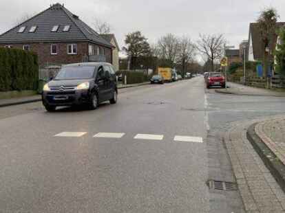 Blick in den Mittelweg: Hier soll die neue Fahrradstra&szlig;e verlaufen. Daf&uuml;r m&uuml;sste die Rechts-vor-links-Regelung aufgehoben werden.