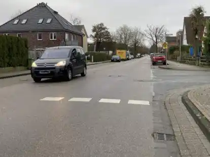 Blick in den Mittelweg: Hier soll die neue Fahrradstra&szlig;e verlaufen. Daf&uuml;r m&uuml;sste die Rechts-vor-links-Regelung aufgehoben werden.