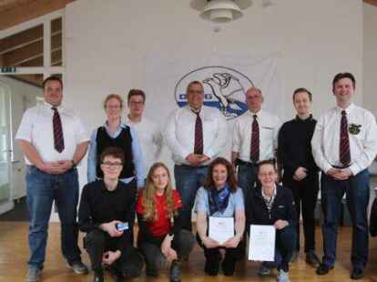 Vorstand und Geehrte der DLRG Wangerland