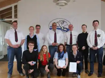 Vorstand und Geehrte der DLRG Wangerland