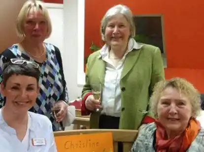 Kirsten Malle (links) ist die neue Vorsitzende der Hospizhilfe Nordenham und umzu. Zum Vorstand geh&ouml;ren au&szlig;erdem Karin Miosga, Claudia Peplau und Brigitte Sitnikow (nicht im Bild). Nach 23 Jahren ist Christine Heckmann (rechts) aus dem Vorstand ausgeschieden.