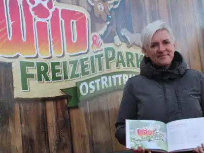 Stolz auf das Buch &bdquo;Tierische Geschichten&ldquo;: Das hat Tanja Riesmeier zusammen mit Matthias Schr&ouml;der ver&ouml;ffentlicht.